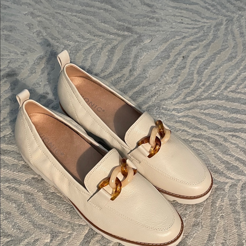 Women's Cream Loafers with tortoise Chain Accent